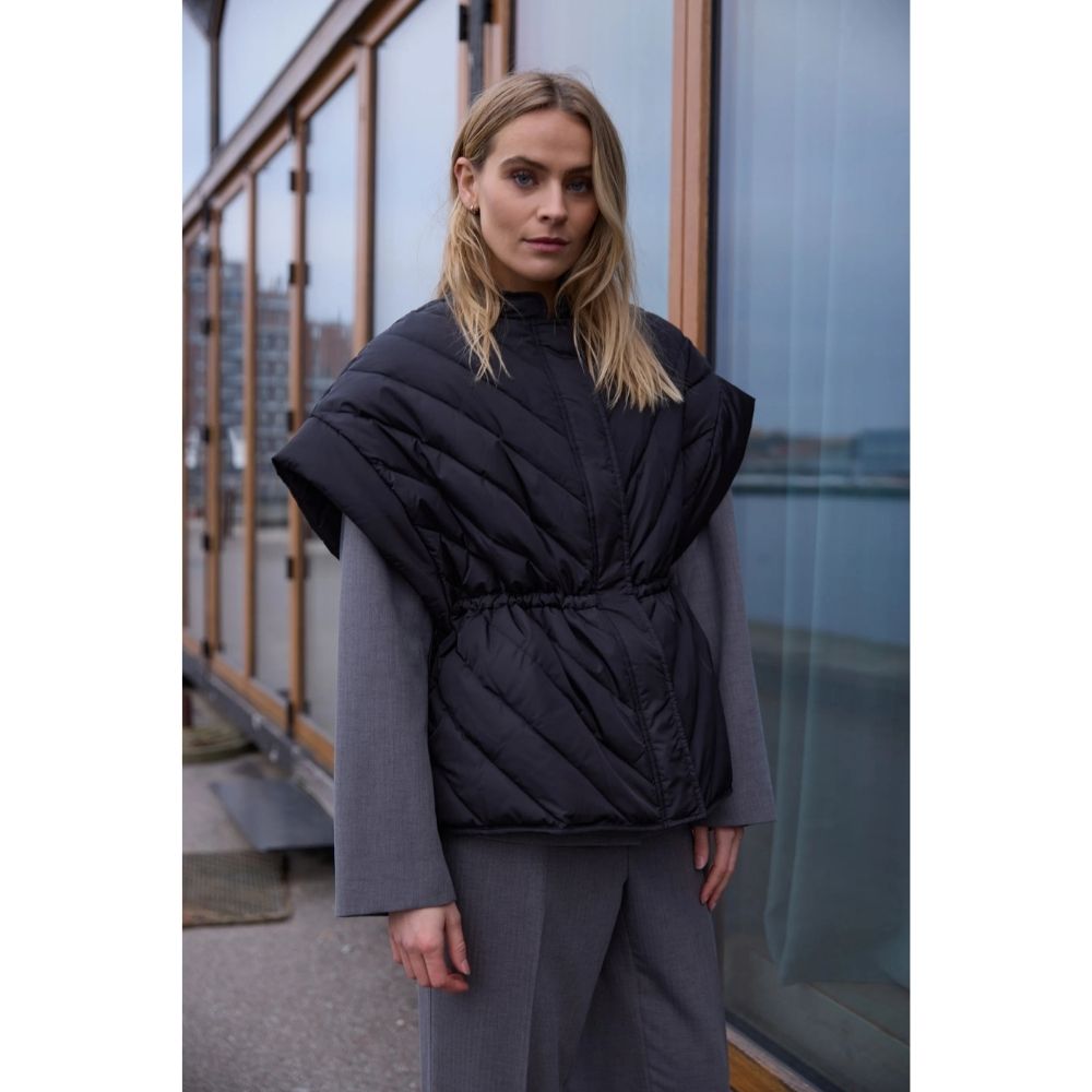 Heartmade Black Bila Cape