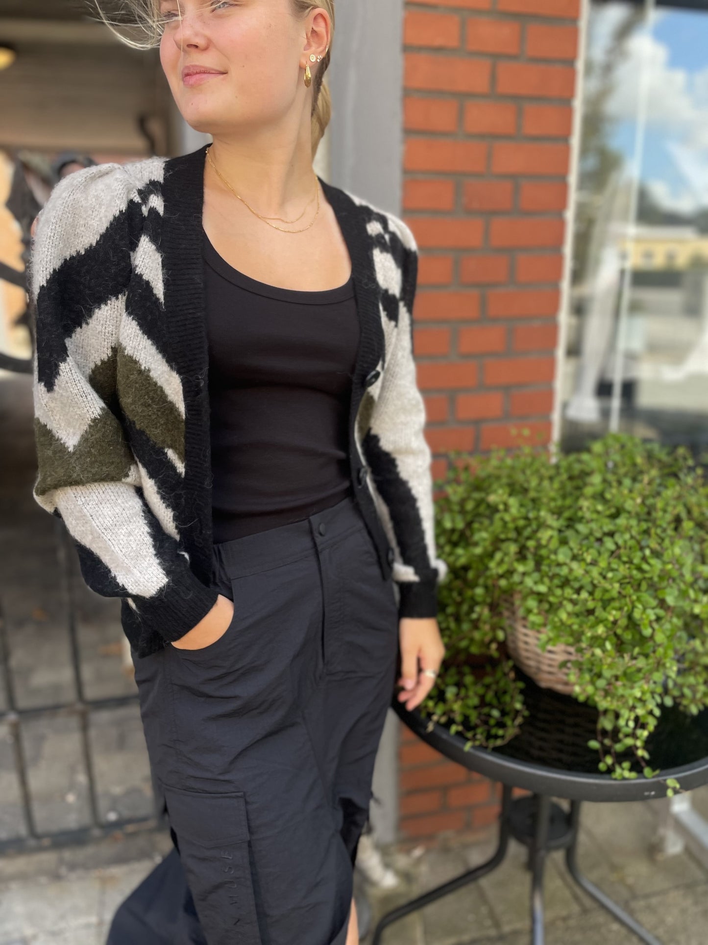 Copenhagen Muse Peyote w. Black Imbra Cardigan