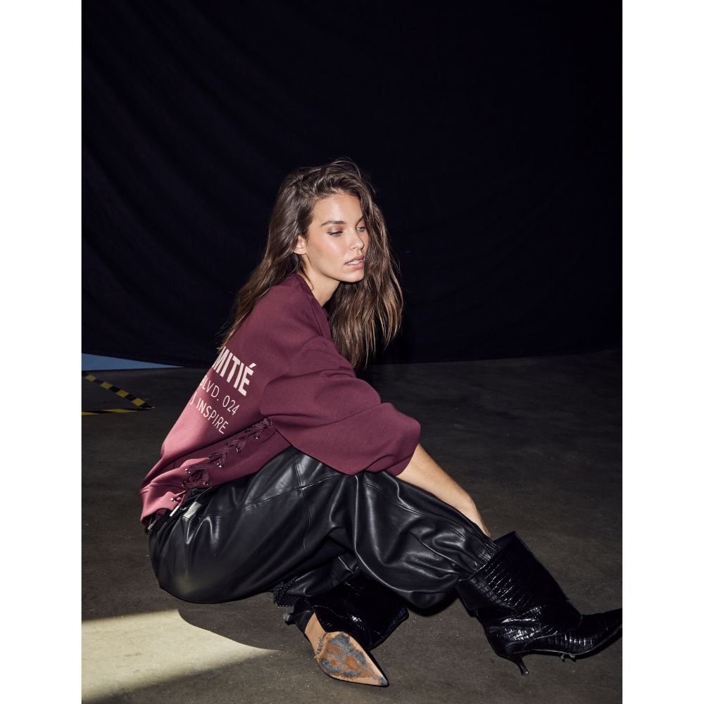 L'AMITIÉ Wine New Studio Tie Sweat